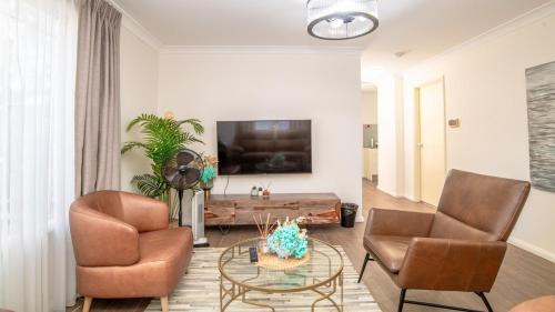 Dundas House | 3bedroom Townhouse at Dundas