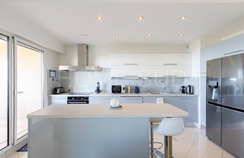 Mandelieu-La-Napoule Apartment | 3bedrooms with sea view and private pool