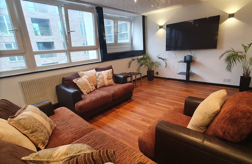St. Mary's Park Apartment | 3Beds Family Friendly in London with good transport links. Close to Victoria