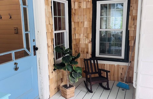 Kennebunk Cottage | 3BR 1. 5 Bath Beach Cottage near KPT/Beaches