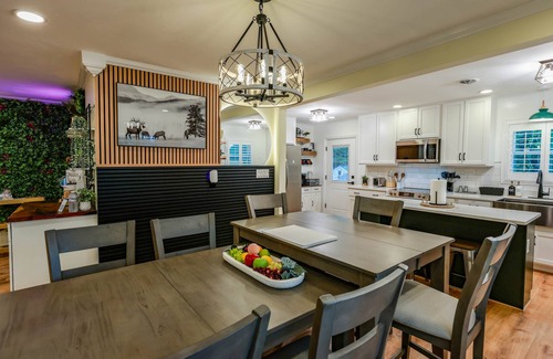 Providence Forge House | 3BR -10 Acre -Brick House on Courthouse