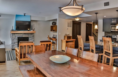 Dead Man's Flats Resort | 3BR, 1250SQFT, NATURE, HOT TUB, KING BEDS, PETS OK