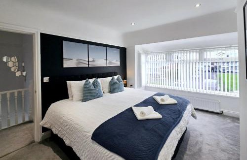 Liverpool Apartment | 3BR 1BA Liverpool Home Sleeps 8 w DrivewayParking