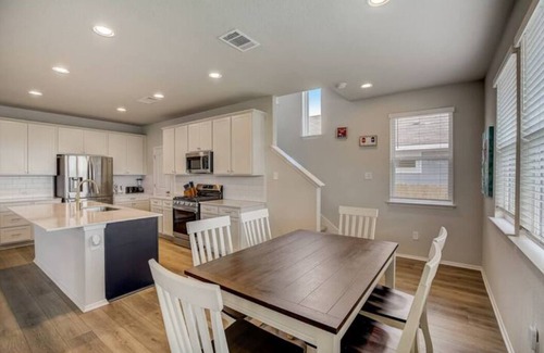 Travis County House | 3BR+2.5 BTH Oasis + Pool: F1 & 10M DT & Airport