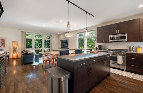 Fremont House | 3BR/2.5BA Modern Townhome, City view, Free Parking, EV Charger