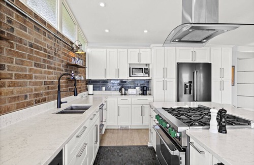 Bryn Mawr-Skyway House | 3BR 2.5BA The Lucille Lake Washington View Retreat