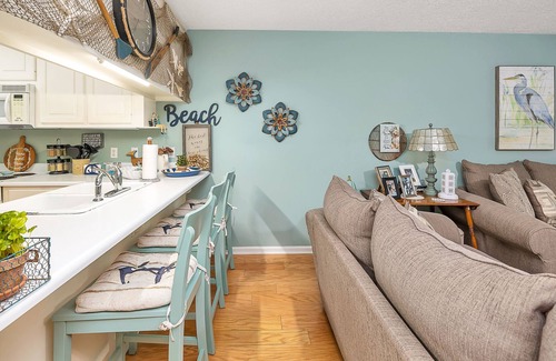Demere Park House | 3BR/2.5BA Townhouse, Pet friendly, Elevator, Community Pool!