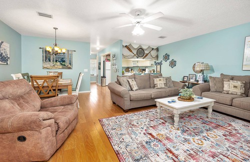 Demere Park House | 3BR/2.5BA Townhouse, Pet friendly, Elevator, Community Pool!