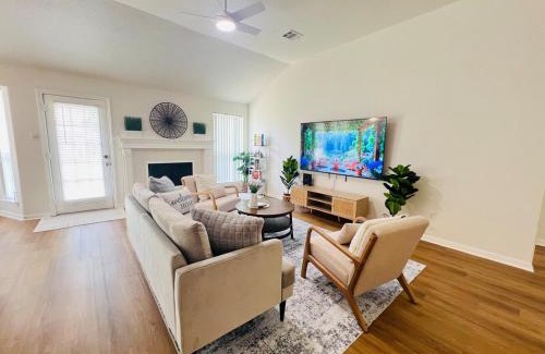 Barker House | 3BR-2 BA Cozy Hub Katy - Close to Cypress