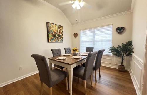 Barker House | 3BR-2 BA Cozy Hub Katy - Close to Cypress