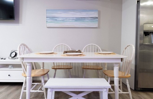 Linda Vista Apartment | 3BR+2BA apartment in Central San Diego - wifi- newly remodeled - free parking