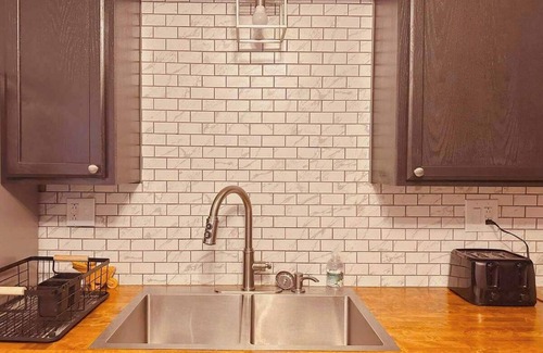 St. James House | 3BR/2BA BBQ Patio Family-Friendly & Clean