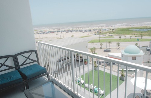 Galveston Condo | 3BR/2BA Beachfront Unit with Amazing Amenities