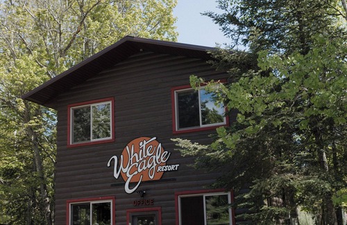 Cook Cabin | 3BR 2BA cabin with beach, sauna, game room, tennis, pickle ball, hiking