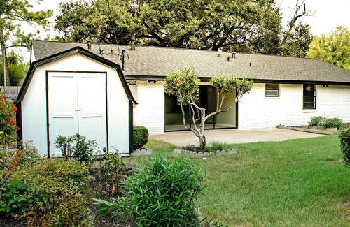 Woodlake - Briar Meadow House | 3BR/2BA Cozy Home Near Galleria/NRG & Hospitals, LA Fitness