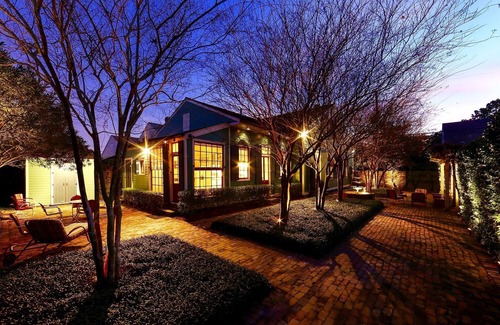 Bywater House | 3BR/2BA - Gorgeous 1838 Creole Cottage, Gorgeous Designer Renovation, Hip Local