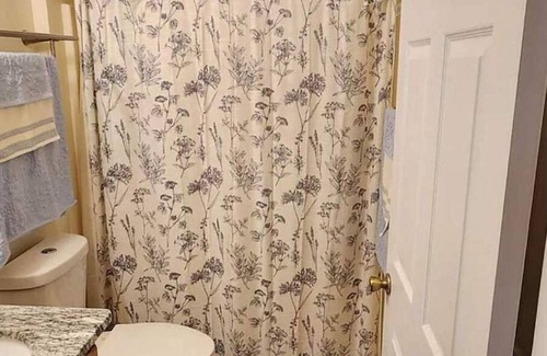 Woodbury House | 3BR 2Ba in Maplesong