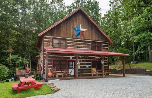 Nashville Cabin | 3BR, 2BA Log Cabin