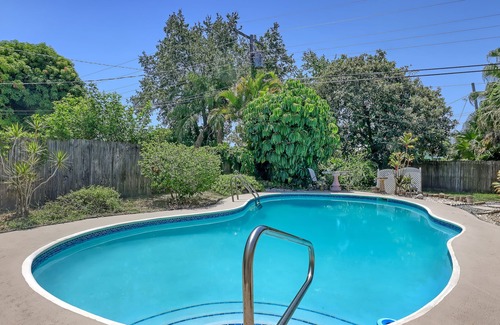 Carlton Groves House | 3br./2ba. Residential house, nice fenced, private setting, pool.
