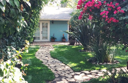 West Hollywood House | 3BR/2Bath Weho Craftsman -Fantastic Backyard- dog paradise includes guest house