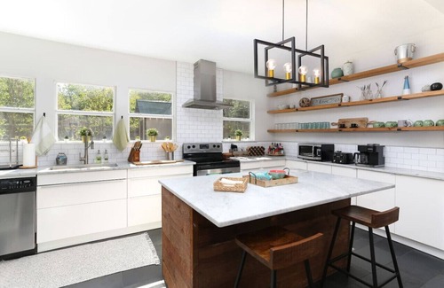 Government Hill Apartment | 3BR/2BTH Historic Pearl Brewery Downtown Riverwalk