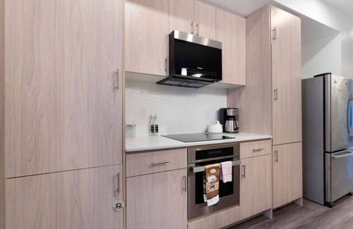 Barrie House | 3BR 2bth home@Barrie10min toCentennial beachnnEntire townhouse in Barrie,Ontario