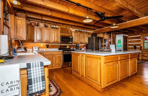 Nashville Cabin | 3BR, 3.5 BA. Log Cabin
