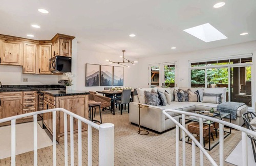 Aspen Apartment | 3BR, 3BA Aspen Condo, 1 Block from Gondola!