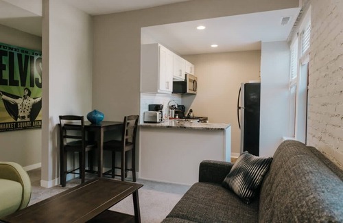 Chatham-Arch Apartment | 3BR/3BA Combined Apartments Near Lucas Oil Stadium