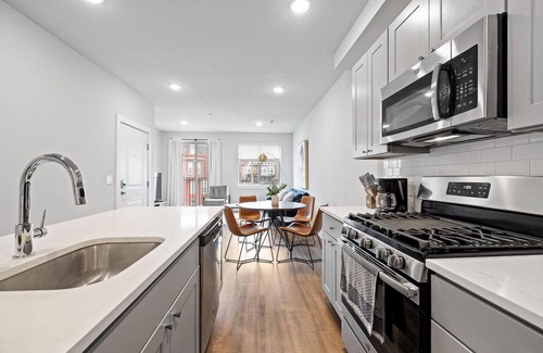 Mantua Condo | 3BR 3BA Condo + Parking near UPenn, Drexel, Art Museum, Zoo, Downtown