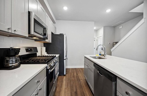 Mantua Condo | 3BR 3BA Condo + Parking near UPenn, Drexel, Art Museum, Zoo, Downtown