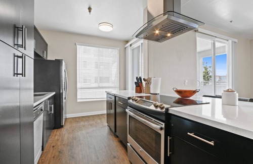 Marina del Rey Apartment | 3BR/3BA Condo w/Pool & Free Parking in MDR!