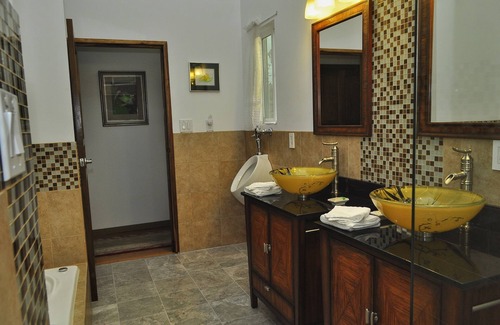 Arenal Bed & Breakfast | 3br 3ba Sleeps 8 Amazing Home Away From Home, Great Views. Casa Donna Rosa B&B.