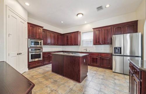 Washington Ave./ Memorial Park House | 3BR 3Ba Home l Spacious l Walkable l Washington Ave