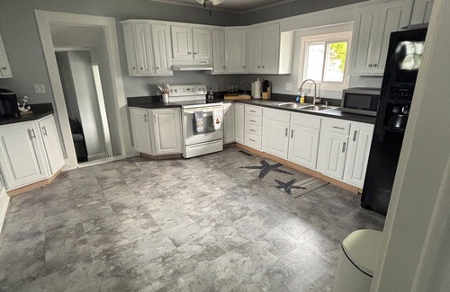 Port Clinton House | 3BR, 4-Bed Home in Port Clinton