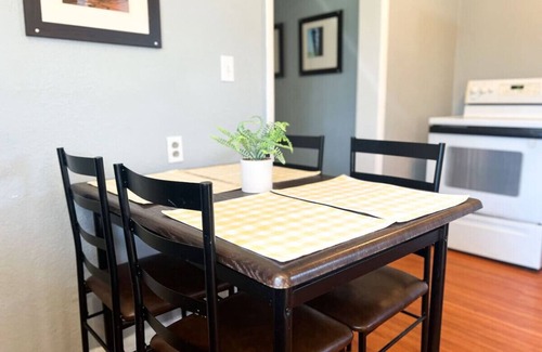Near Eastside House | 3BR, 5 Beds, Sleeps 7, Large Off-Street Parking