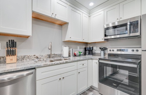 Portsmouth House | 3BR, 6 Beds – Prime Stay Near Rivers Casino!
