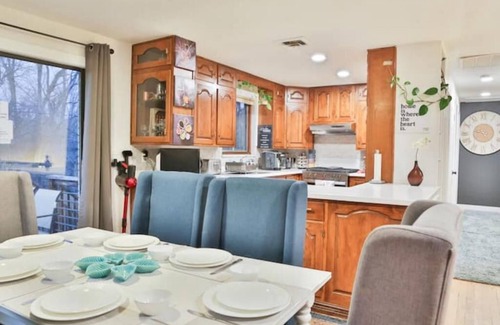 Park East House | 3BR/Ac Units/4min to CU/10min Downtown.
