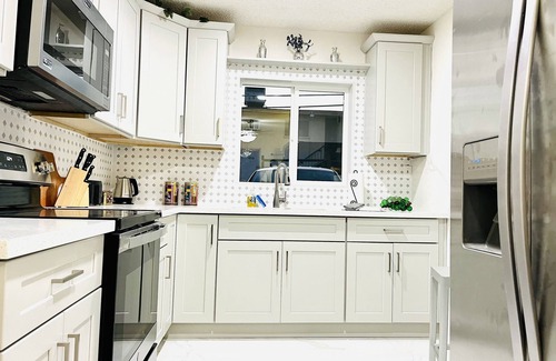 Beverly Green Apartment | 3BR,APARTMENT,Las Vegas,Strip,LVCC,convention,Sphere,SemaShow,CES,freePark,WIFI
