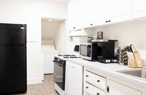 Montgomery Apartment | 3BR Apt in Cloverdale Near Alabama State Capitol