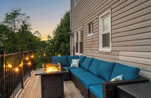 Southeast Yonkers Apartment | 3BR Apt ~ Near Train ~ Balcony ~Yonkers