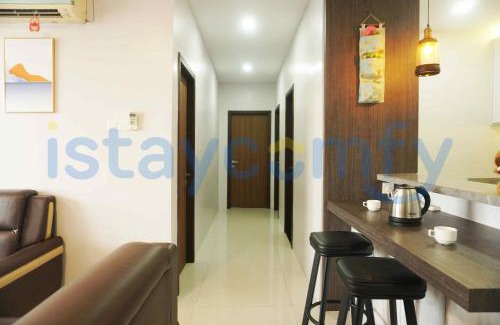 Lubuk Baja Apartment | 3BR Aston Residence 2001 City and Sea View