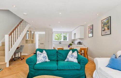 St. Mary's Park Apartment | 3BR Battersea Maisonette with Garden by the Park