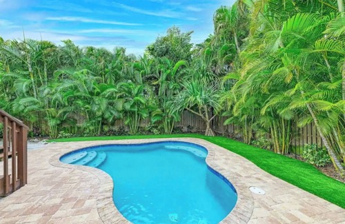 Holmes Beach House | 3BR Beach Home heated Pool, Decks & BBQ