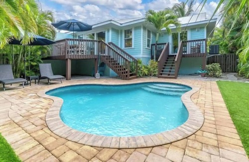 Holmes Beach House | 3BR Beach Home heated Pool, Decks & BBQ