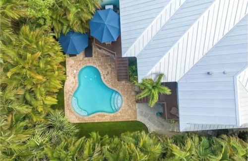 Holmes Beach House | 3BR Beach Home heated Pool, Decks & BBQ