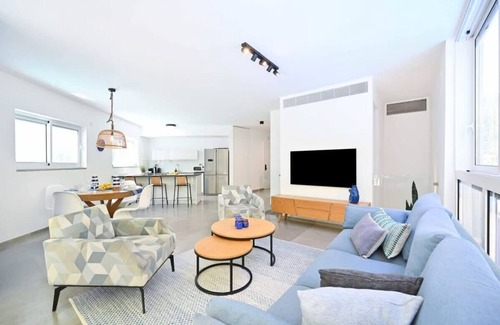 Tel Aviv Promenade Apartment | 3BR Beach Oasis w/Private Pool by HolyGuest