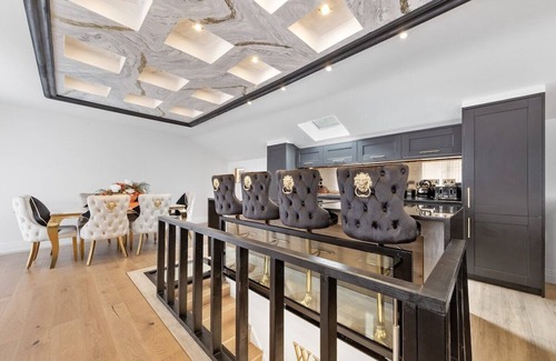 Knightsbridge and Belgravia Condo | 3BR Billionaire’s Ultra-Luxury Hideaway by Harrods