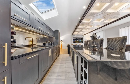 Knightsbridge and Belgravia Condo | 3BR Billionaire’s Ultra-Luxury Hideaway by Harrods