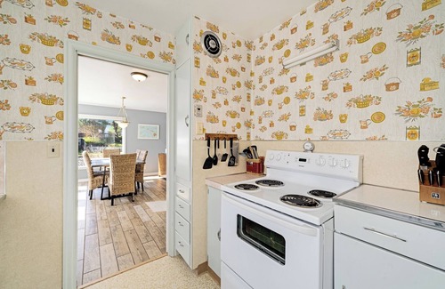 Rockaway Beach Cottage | 3BR Breaker Ave Getaway Steps from Sand Large Yard Pet-Friendly Perfect for Families
